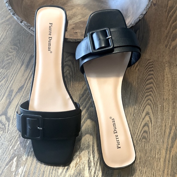 Sandals - Picture 1 of 4